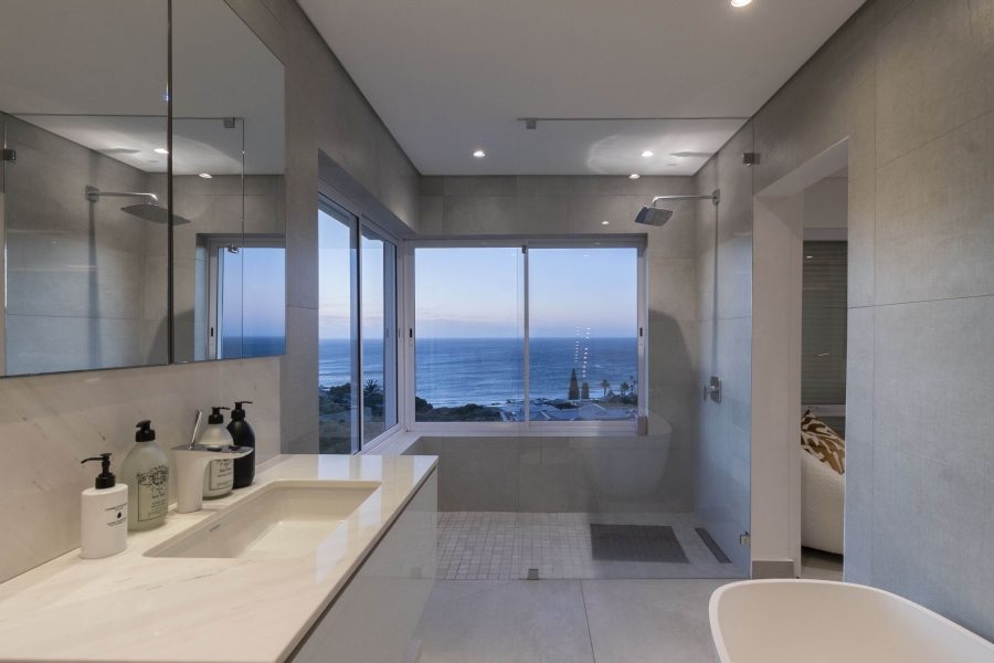 To Let 4 Bedroom Property for Rent in Llandudno Western Cape